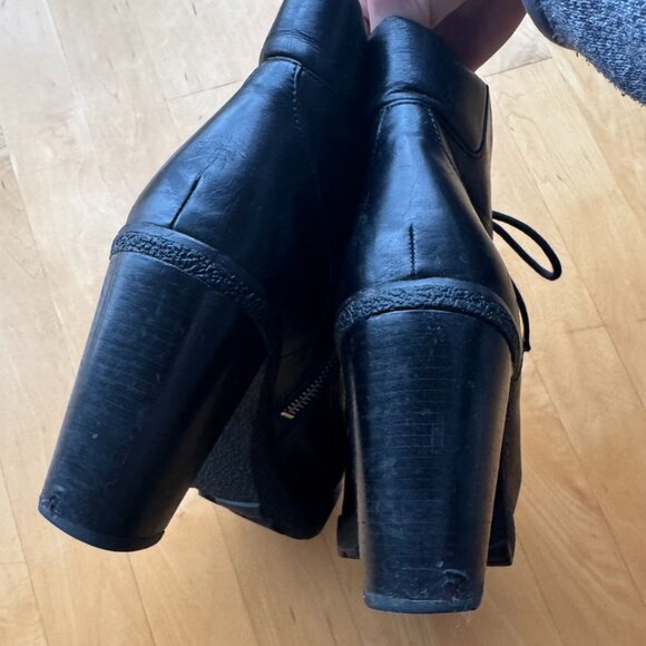 Michael Kors Black Leather Lace Up Heeled Ankle Boot Size 8.5 - Picture 5 of 6